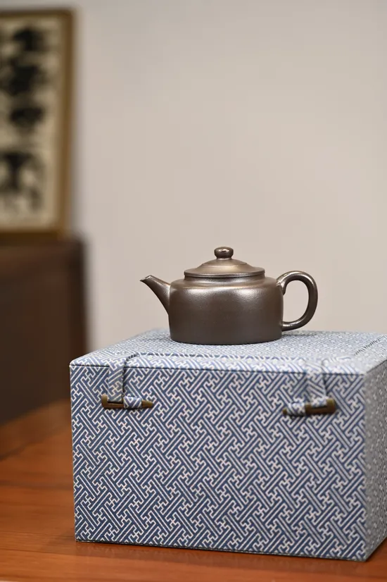 Zisha Teapots: Dezhong-style | iron-sand clay | 240cc capacity 4