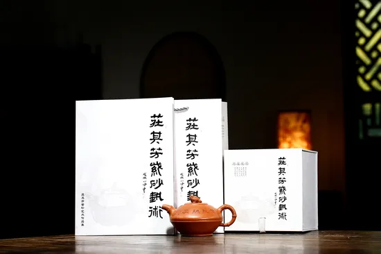 Premium Yixing Clay Teapot | Award-Winning Zisha Artistry 4