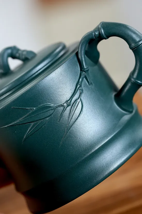 Premium Yixing Zisha Teapot – Artisan Crafted Ceramic Teapot 2