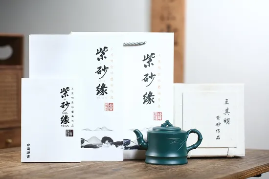 Premium Yixing Zisha Teapot – Artisan Crafted Ceramic Teapot 4