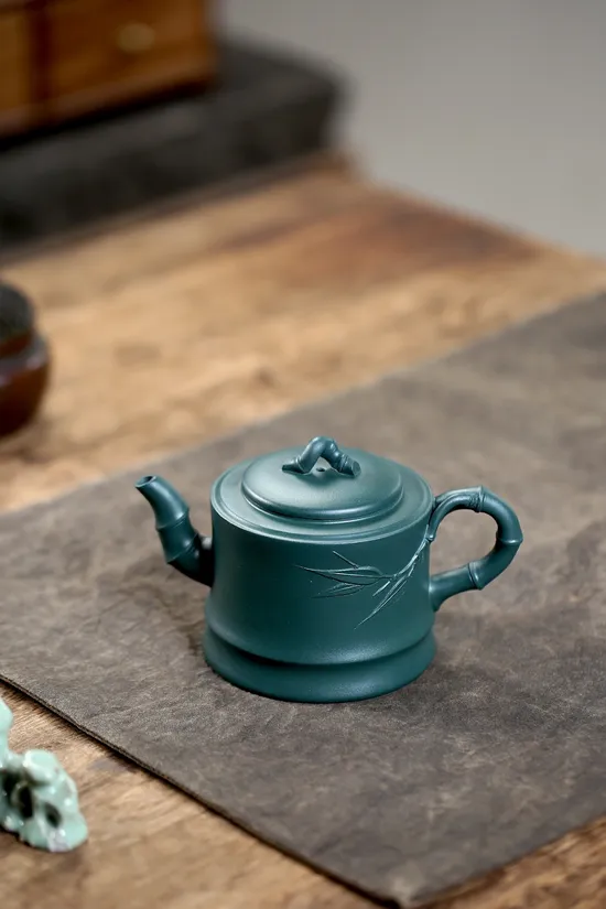 Premium Yixing Zisha Teapot – Artisan Crafted Ceramic Teapot 6
