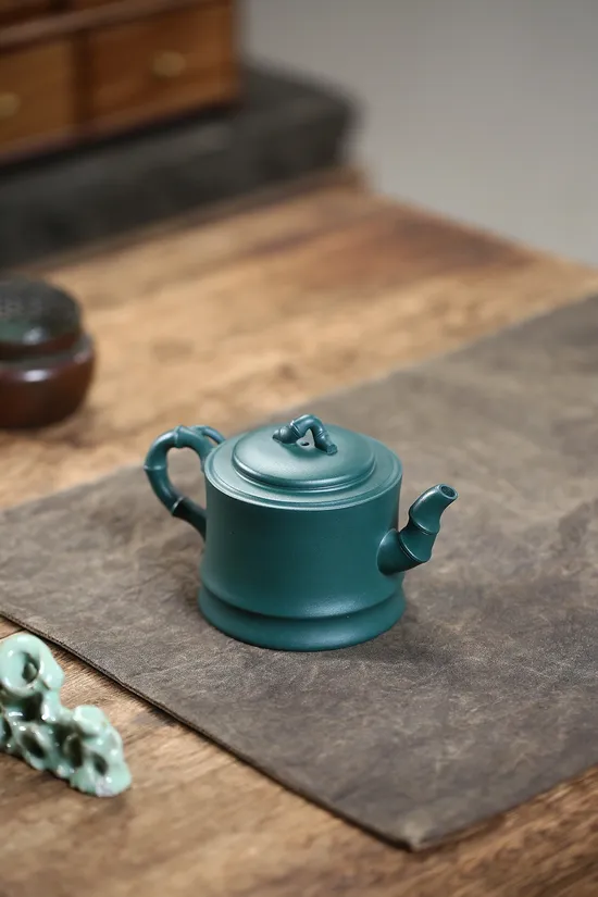 Premium Yixing Zisha Teapot – Artisan Crafted Ceramic Teapot 7