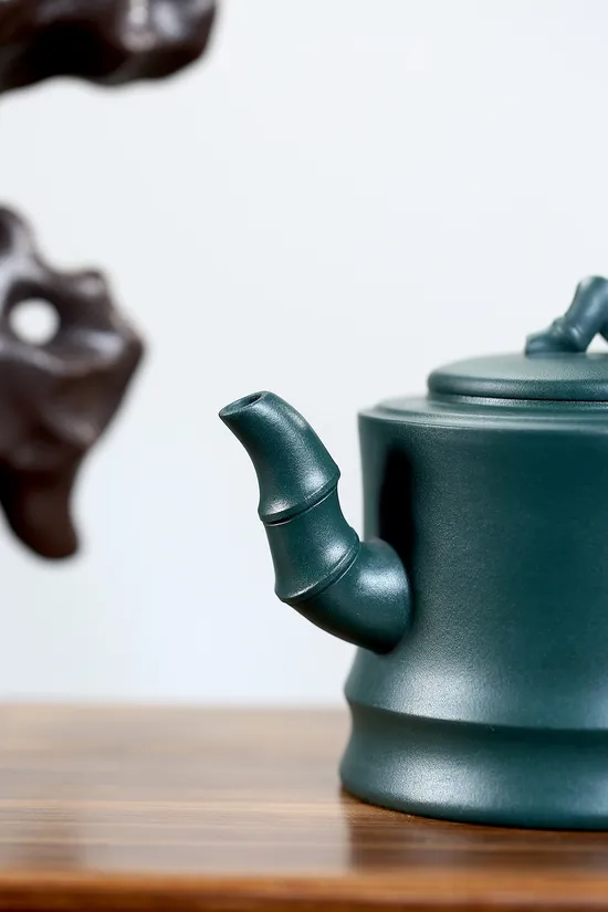 Premium Yixing Zisha Teapot – Artisan Crafted Ceramic Teapot 9