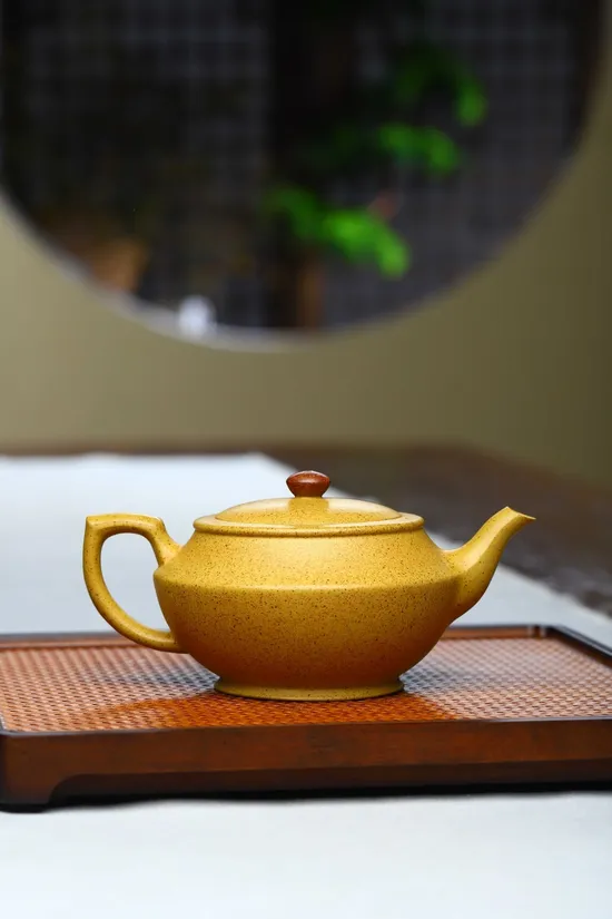 Premium Yixing Zisha Teapot - Handcrafted Golden Clay Artistry 3