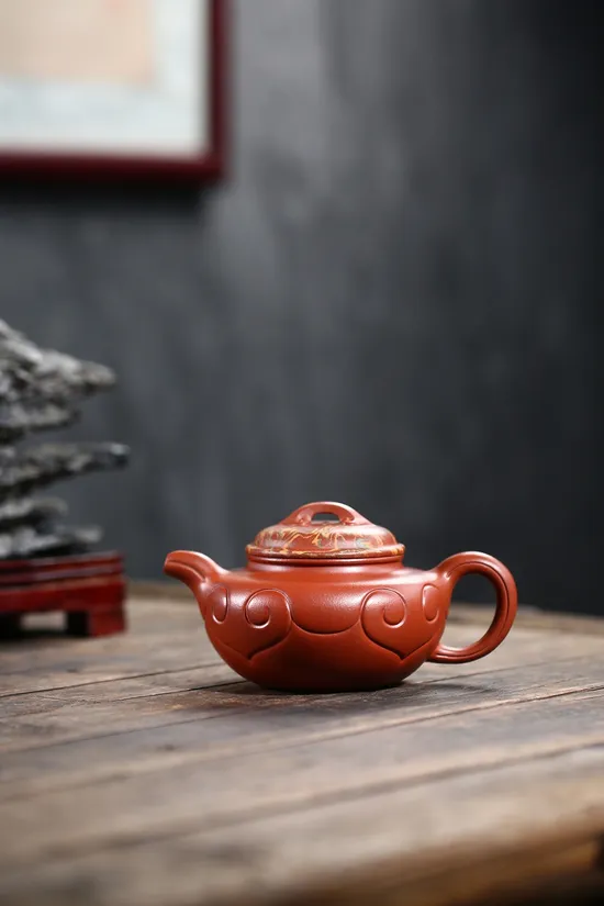 Yixing Zisha Teapot – Handcrafted Purple Clay Artistry 2