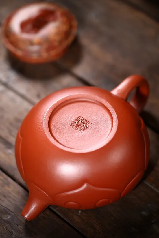 Yixing Zisha Teapot – Handcrafted Purple Clay Artistry 3