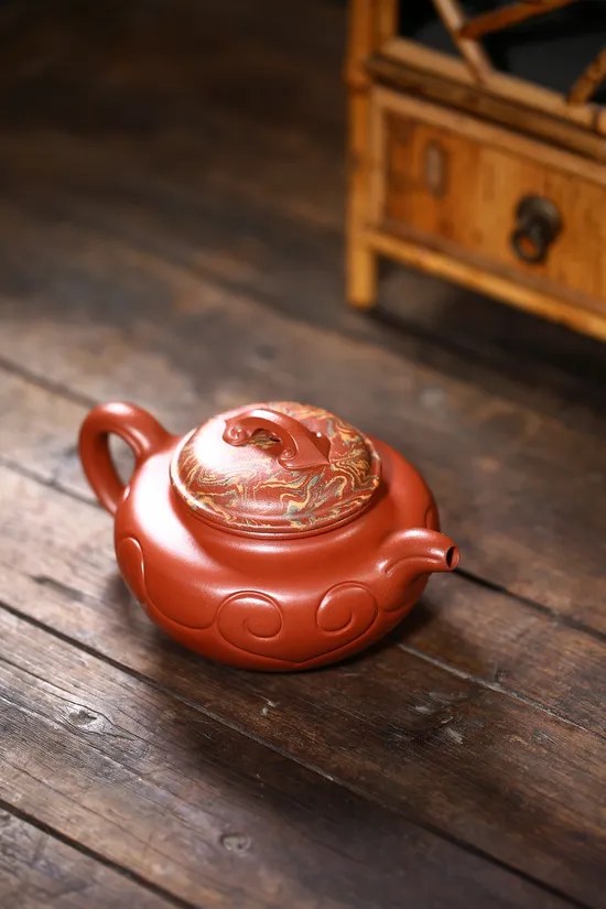 Yixing Zisha Teapot – Handcrafted Purple Clay Artistry 4