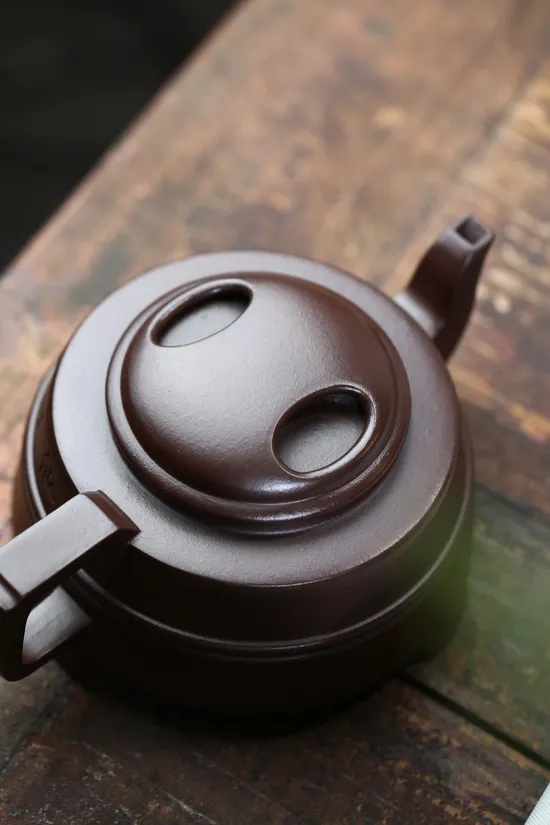 Handcrafted Yixing Clay Teapot | Artisan Craftsmanship & Unique Design 6
