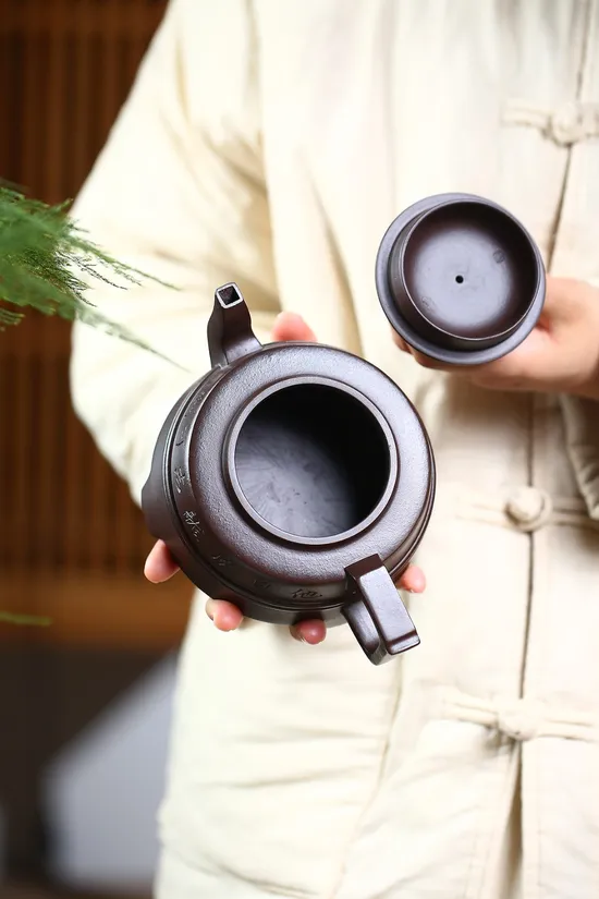 Handcrafted Yixing Clay Teapot | Artisan Craftsmanship & Unique Design 7