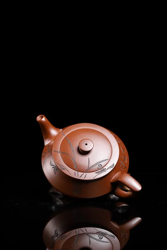 Master Xu Nan's Yixing Zisha Teapot - Premium Clay Artistry & Collectible 3