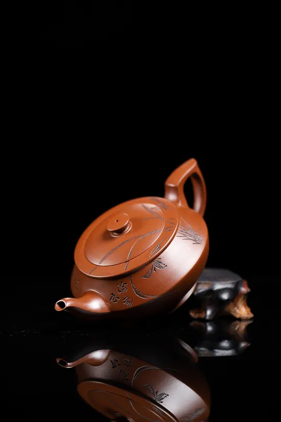 Master Xu Nan's Yixing Zisha Teapot - Premium Clay Artistry & Collectible 6