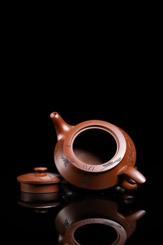 Master Xu Nan's Yixing Zisha Teapot - Premium Clay Artistry & Collectible 7