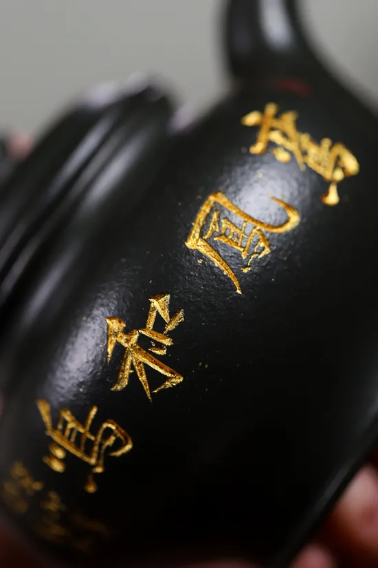 Premium Yixing Zisha Teapot – Handcrafted Artistry & Timeless Design 3