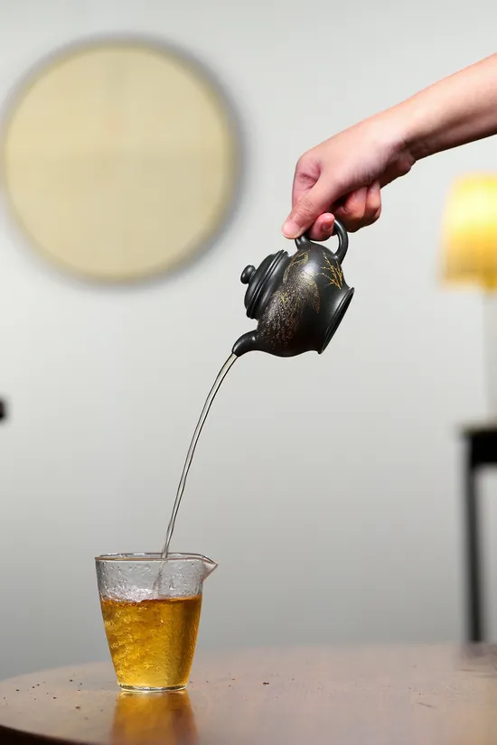 Premium Yixing Zisha Teapot – Handcrafted Artistry & Timeless Design 6