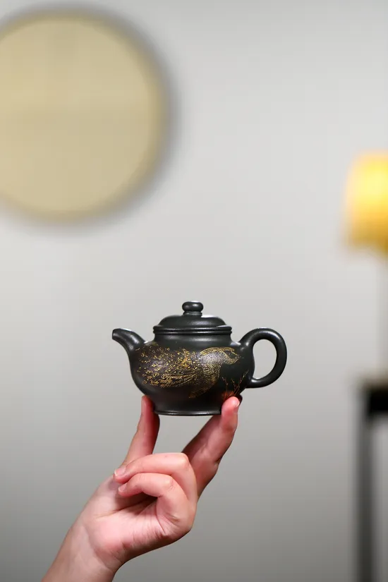 Premium Yixing Zisha Teapot – Handcrafted Artistry & Timeless Design 8