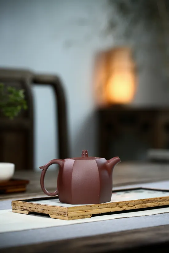 Gold Award Yixing Zisha Teapot – Handcrafted Clay Artistry 1