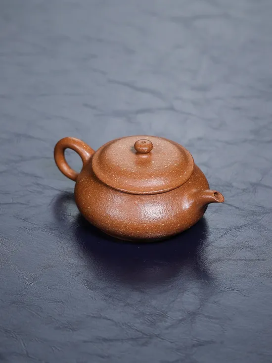 Premium Handcrafted Yixing Teapot - Golden Jiangpo Clay, 180cc 1