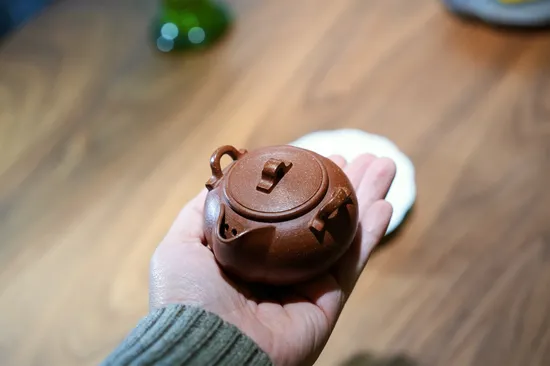 Yixing Zisha Teapot | Handcrafted Clay Teapot by Artisan Liu Susu 3