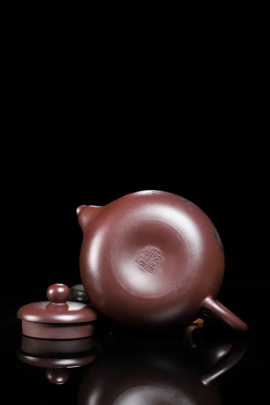 Yixing Zisha Teapot - Master Zhou Jianchun's Artisan Craft 3