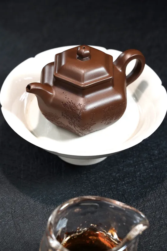 Premium Yixing Clay Teapot 180cc | Artisan Crafted 2