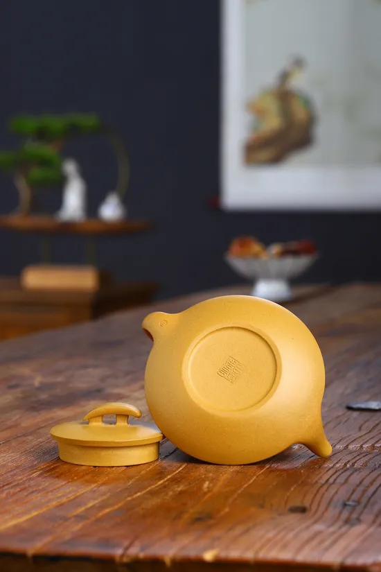Premium Yixing Zisha Teapot | Artisan Crafted Luxury & Collectible 3