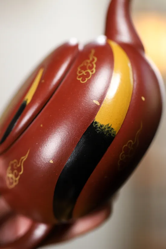 Premium Yixing Zisha Teapot – Rare Clay Craftsmanship & Collectible Art 4