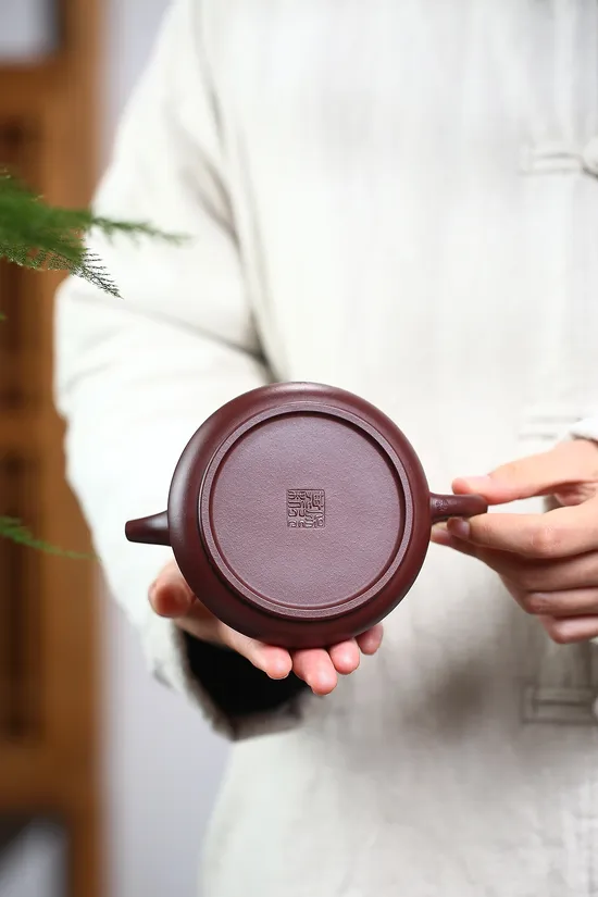 Exclusive Yixing Zisha Teapot: Handcrafted Artisan Pottery for Tea Lovers 9
