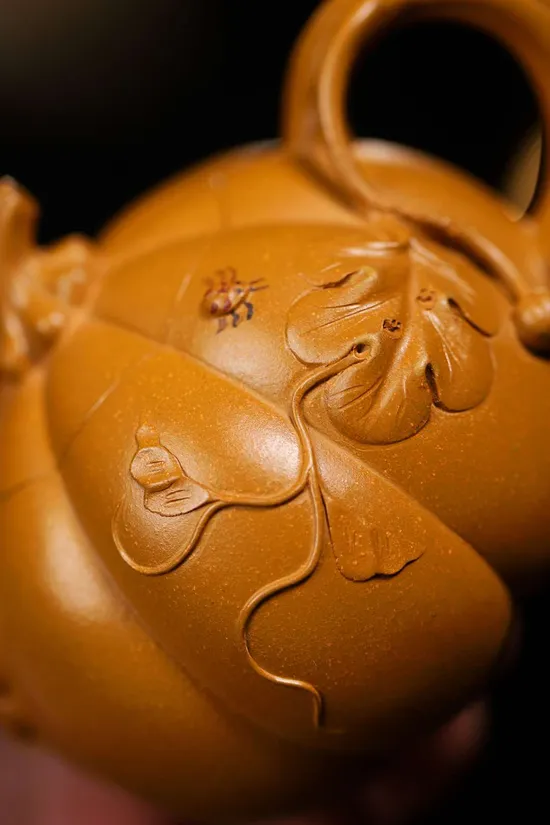 Handcrafted Yixing Zisha Teapot – Artisan Collectible & Unique Design 3