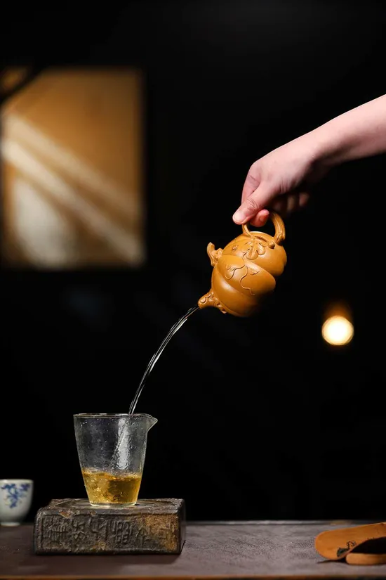 Handcrafted Yixing Zisha Teapot – Artisan Collectible & Unique Design 4
