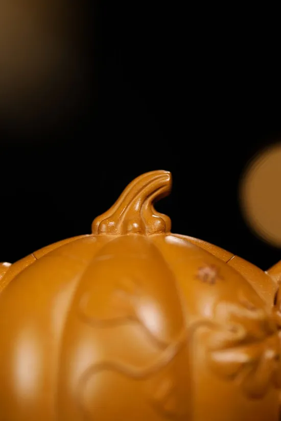Handcrafted Yixing Zisha Teapot – Artisan Collectible & Unique Design 5
