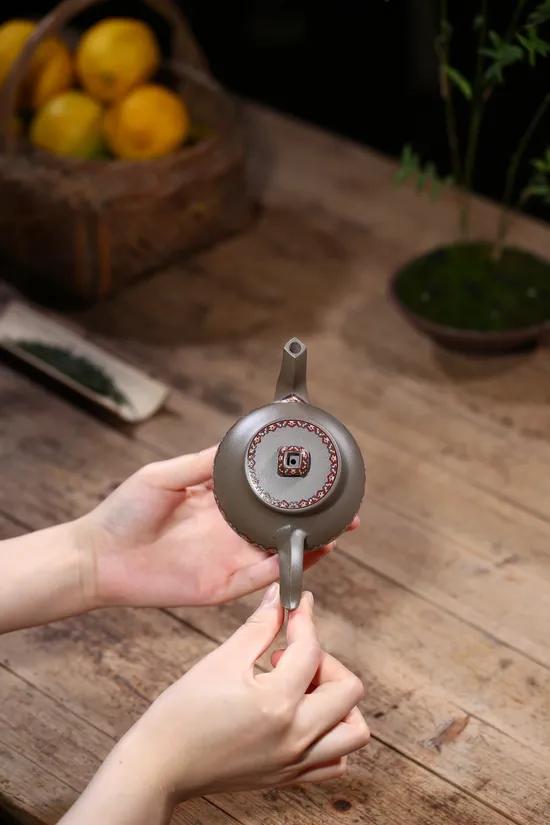 Zisha Teapots: CNY 1 | 200 | 210cc capacity | Chu Dongping 8