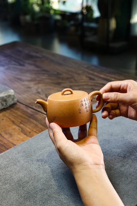 Handcrafted Yixing Zisha Teapot – Artisan Ceramic Teapot 190ml 4
