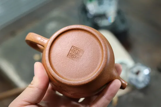 Handmade Yixing Zisha Clay Teapot – Artisan Ceramic Teaware Collection 5