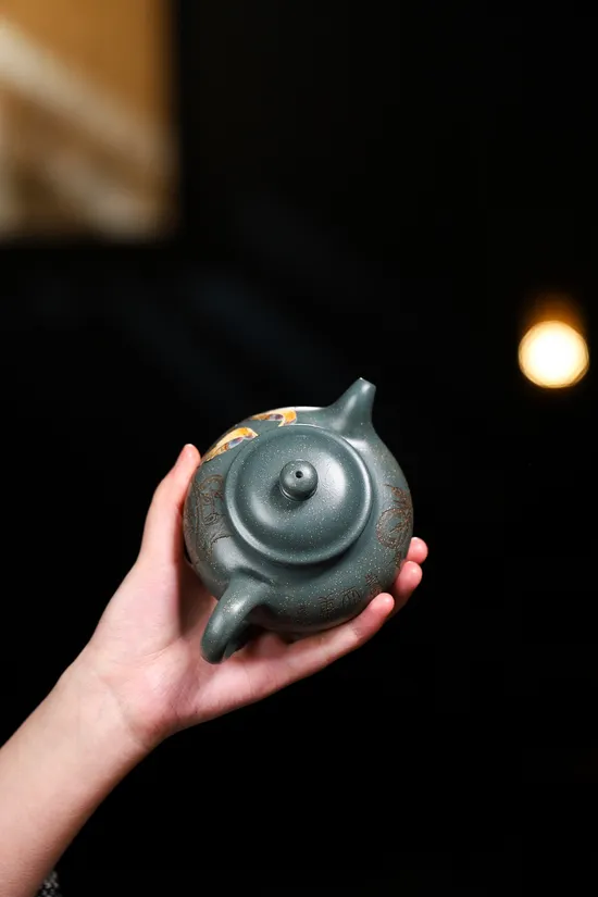 Premium Yixing Teapot | Artisan Zisha Clay Craftsmanship 1