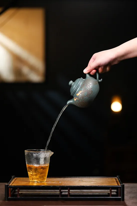 Premium Yixing Teapot | Artisan Zisha Clay Craftsmanship 3
