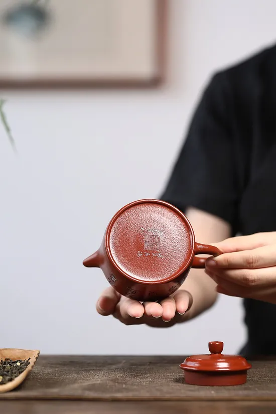 Zisha Teapots: Pear Skin Vermilion Clay | 280cc capacity | Jiang Yaping's masterpiece 1