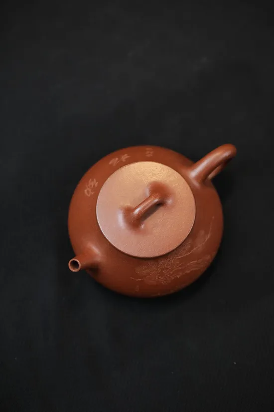 Yixing Zisha Teapot - Handcrafted Dragon Blood Clay Pottery 1