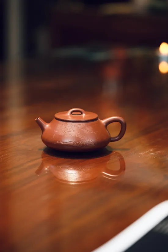 Yixing Zisha Teapot - Handcrafted Dragon Blood Clay Pottery 3