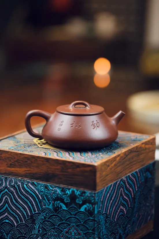 Yixing Zisha Teapot - Handcrafted Dragon Blood Clay Pottery 5