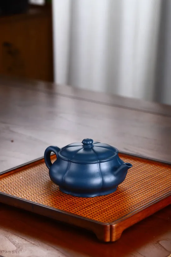 Premium Yixing Teapot | Handcrafted Zisha Clay Artistry | Buy Now 1
