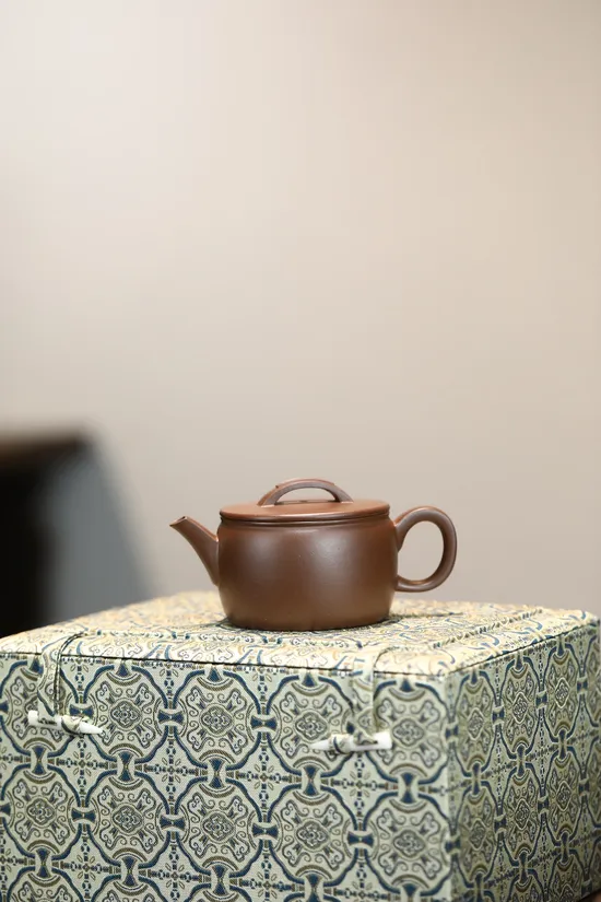 Yixing Zisha Teapot: Aged Purple Clay, 180cc, 10-Hole Filter 1