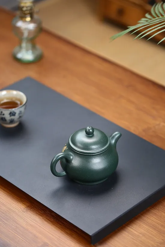 Master Bao Yuhua Yixing Teapot – 260cc Classic Pan Design 2