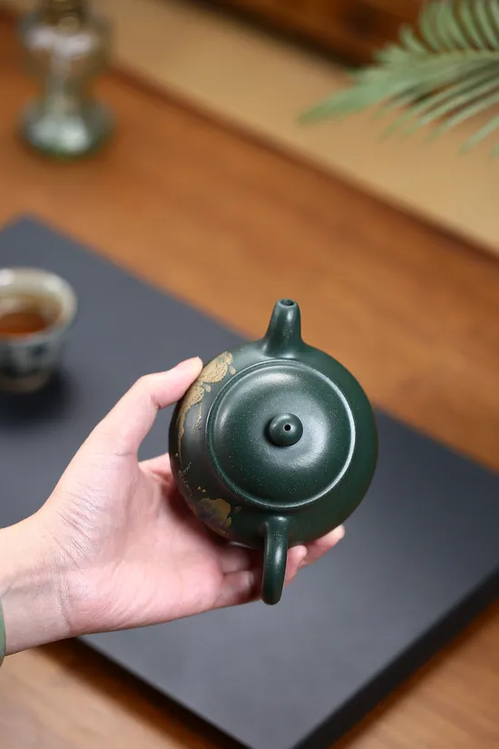Master Bao Yuhua Yixing Teapot – 260cc Classic Pan Design 5
