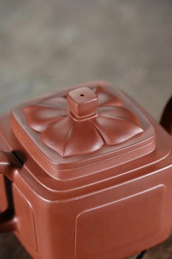 Zisha Teapots: Di Cao Qing clay | Yang Junbao craftsmanship | 280cc capacity 8