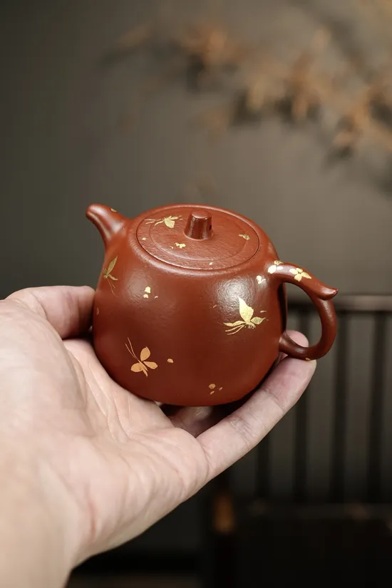 Premium Yixing Zisha Teapot – Handcrafted Clay, Carved Gold Design 2