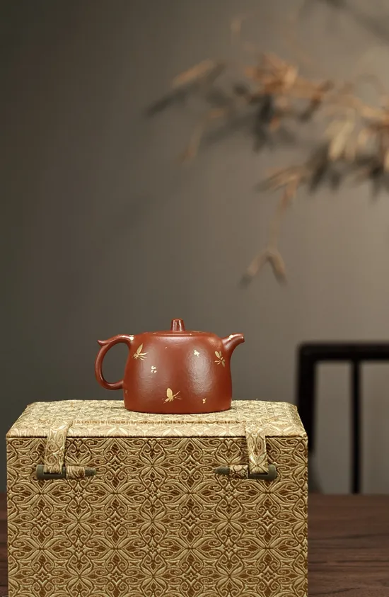 Premium Yixing Zisha Teapot – Handcrafted Clay, Carved Gold Design 6