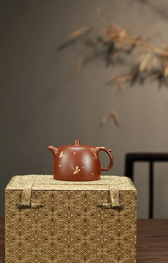 Premium Yixing Zisha Teapot – Handcrafted Clay, Carved Gold Design 9
