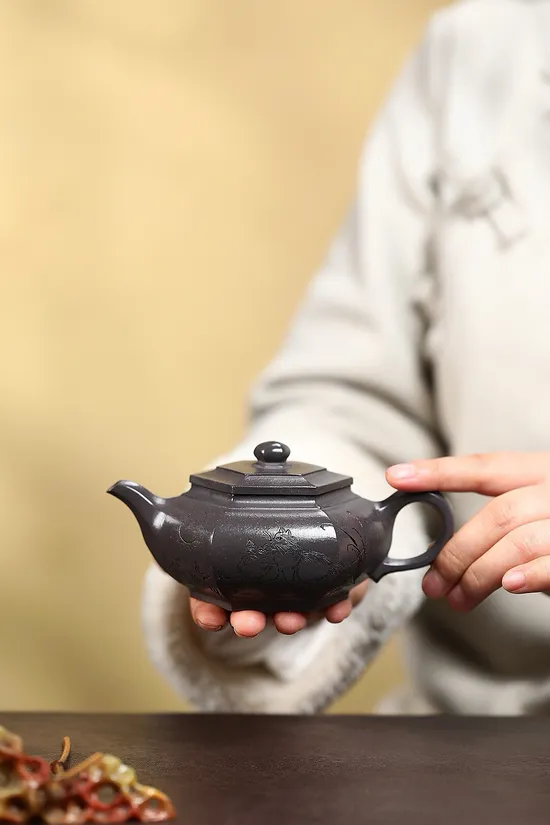 Authentic Yixing Zisha Clay Teapot | Handcrafted Collectible Da Bin Liu Fang 1