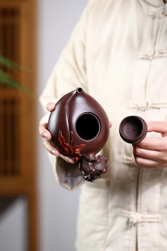 Yixing Clay Teapot: Sheng Tao Collector's Handmade Artistry 7