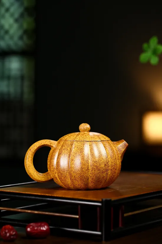 Yixing Zisha Teapot | Collectible Golden Clay Artistry 2